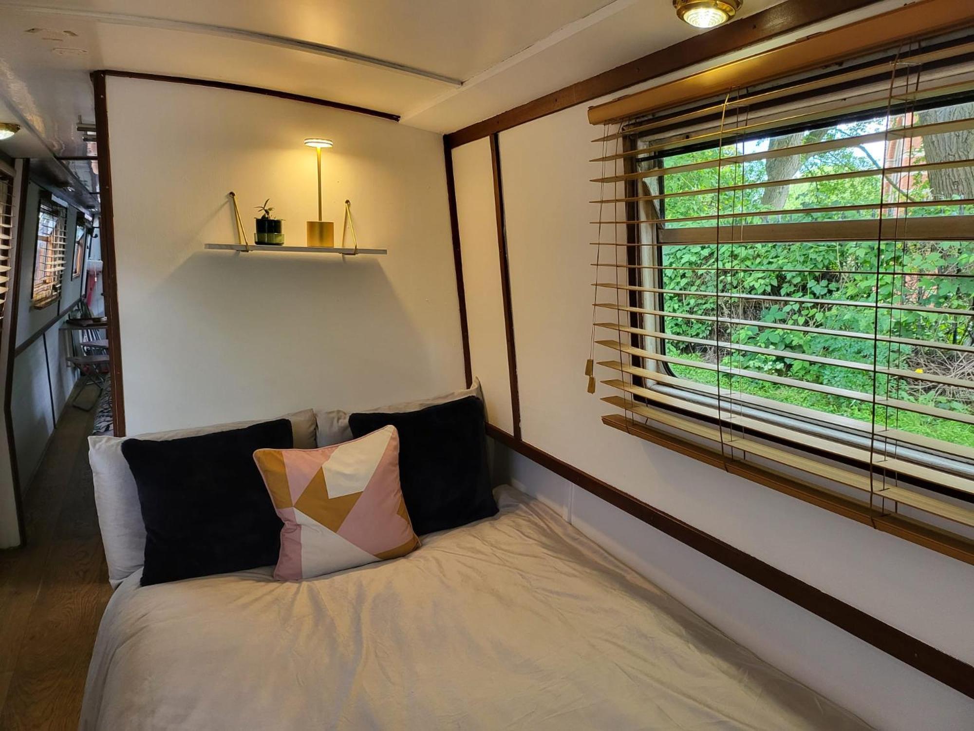 Lovely Canal Boat In Little Venice For Family & Friends 런던 외부 사진